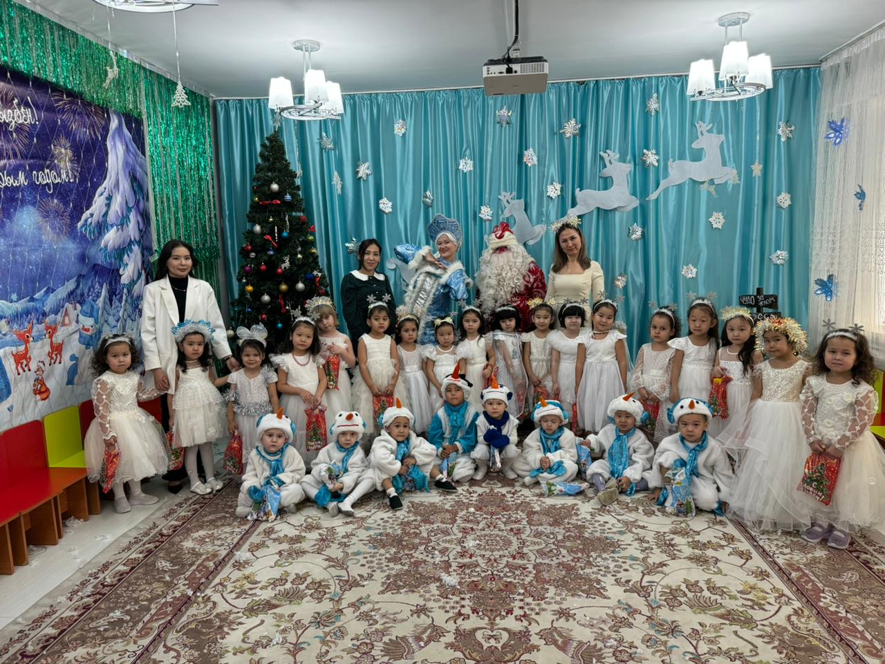 «Аққала мен Қарша қыздың жаңа жылдық ертегісі» Ересек "Балапан" тобы