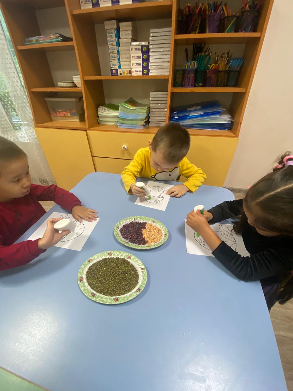 Тақырыбы: «Әдемі саңырауқұлақтар» – дәндермен әшекейлеу ойыны 🍄✨