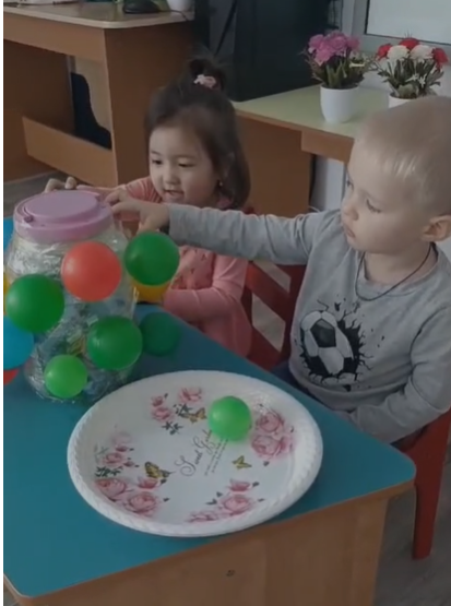 «Сортировка предметов по цвету и развитию мелкой моторики»